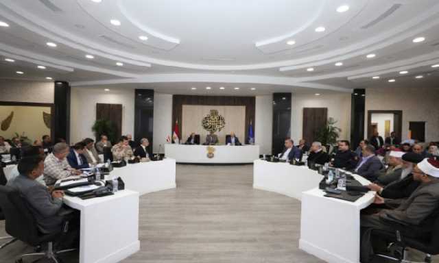 المجلس التنفيذي بأسوان يناقش موقف الخطة الاستثمارية ويوجه بالإسراع في الإنجاز