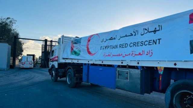 قافلة «زاد العزة» الـ88 تدخل إلى الفلسطينيين بقطاع غزة