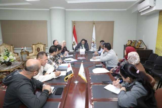 نائب محافظ بني سويف يعقد اجتماعاً لمتابعة سير ومنظومة العمل بمشروع مجمع المواقف أسفل محور عدلي منصور