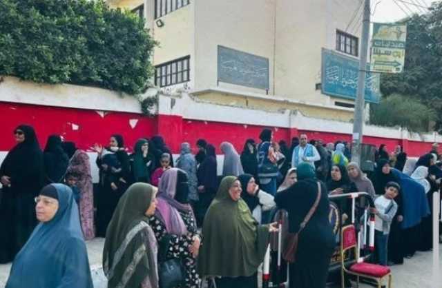 حضور لافت للمرأة.. توافد المواطنين على لجان الجيزة للتصويت في انتخابات النواب