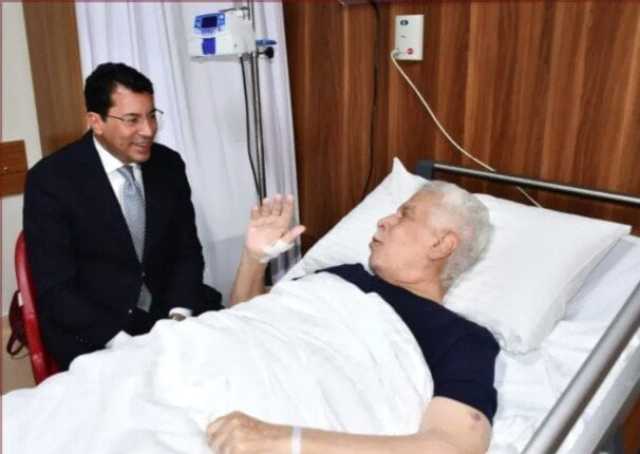بعد إجراء عملية جراحية.. وزير الرياضة يطمئن هاتفيًا على حسن شحاتة