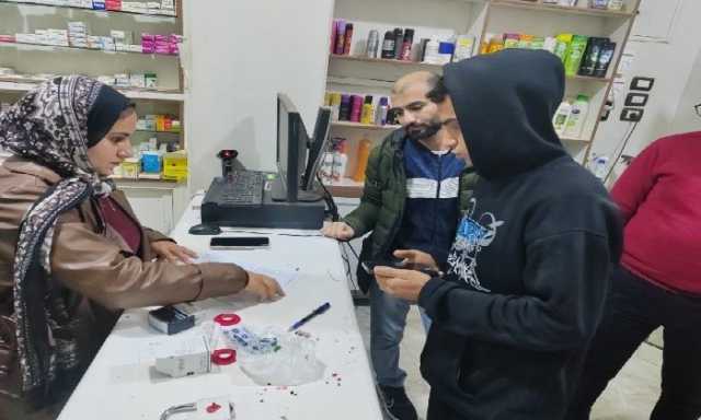 ضبط خريج تجارة ينتحل صفة طبيب ويكشف على المرضى داخل صيدلية