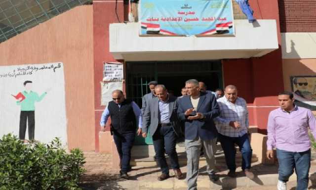 قبل ساعات من جولة الإعادة.. محافظ أسوان يطمئن على جاهزية مقرات اللجان