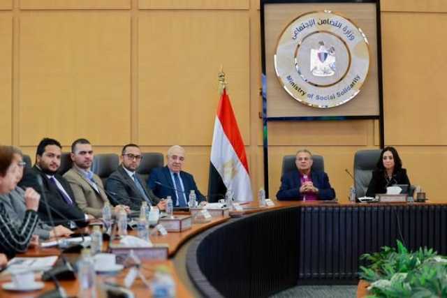 وزيرة التضامن تستعرض مع رئيس الطائفة الإنجيلية خطط تنفيذ المرحلة الرابعة من مبادرة «ازرع»