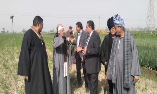 جامعة سوهاج تطلق قافلة تنموية لدعم وارشاد المزارعين بقرية الصلعا