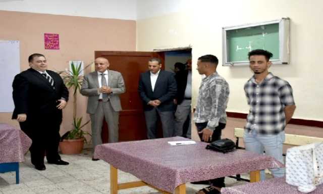 محافظ الأقصر يتفقد لجان انتخابات مجلس النواب بمدرسة الزناقطة ووادي الملكات
