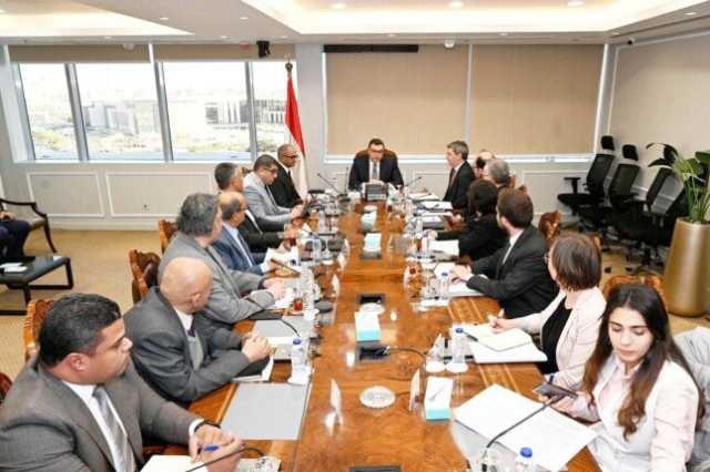 وزير الإسكان يبحث مع وفد بنك الاستثمار الأوروبي EIB فرص التعاون المشترك
