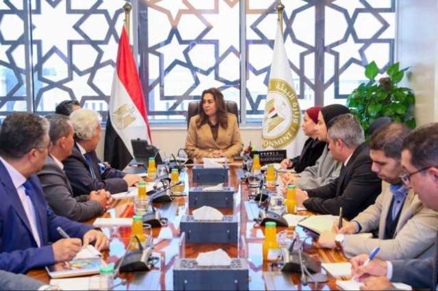 وزيرة التنمية المحلية تبحث فرص الاستثمار المستدام داخل المحميات الطبيعية مع أحد المستثمرين