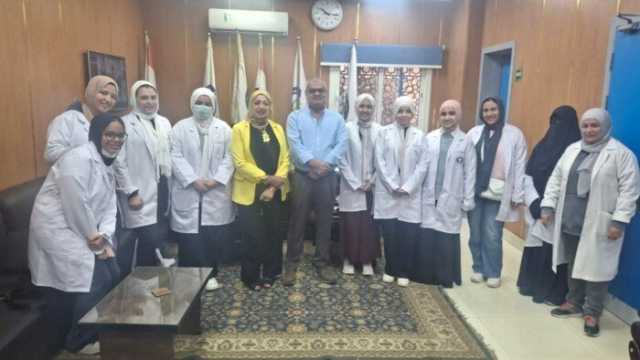 طلاب صيدلة بني سويف الأهلية في زيارة ميدانية للتوعية بالاستخدام الآمن للأدوية بمستشفى الجامعة