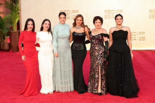 بحضور نيللي ولبلبة.. فريق «جوازة ولاجنازة» يحتفل بعرضه الأول | صور