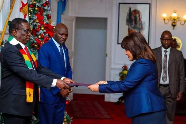 السفيرة المصرية في زيمبابوي تقدم أوراق اعتمادها إلى رئيس الجمهورية