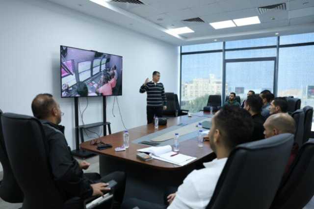 أوسكار رويز يعقد اجتماعًا فنيًا مع الحكام لمراجعة بعض الحالات