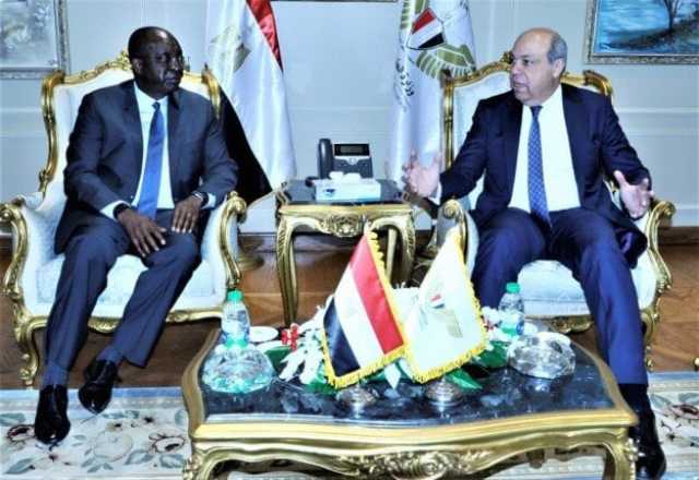 وزير الطيران يبحث مع مؤسسة التمويل مراحل طرح مطار الغردقة الدولي للقطاع الخاص