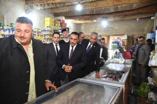 محافظ مطروح يتفقد منفذ مبادرة «كلنا واحد» بواحة سيوة