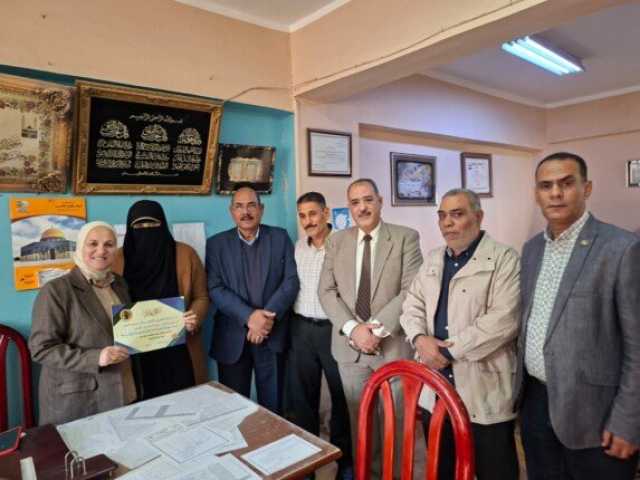 مديرة تعليم القاهرة تتفقد مدارس التبين وتكرم المتميزين