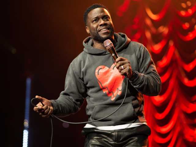 كيفن هارت وداني راميريز يقدمان حفل قرعة كأس العالم 2026