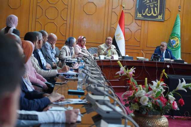 نموذج عالمي.. منسق مبادرة المشروعات الخضراء الذكية يلتقي محافظ الإسماعيلية