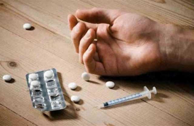 «الميديا فضحتهم».. كشف ملابسات تعاطي شابين المخدرات بشوارع المعادي