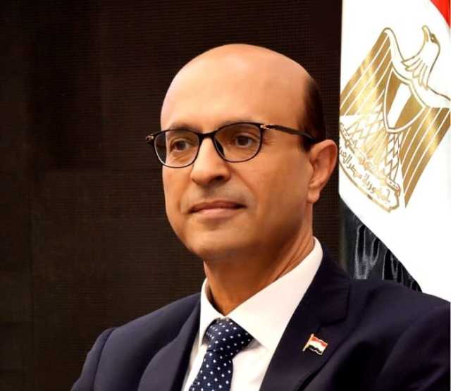 رئيس جامعة أسيوط يعلن صرف 1000 جنيه لكافة العاملين بالجامعة