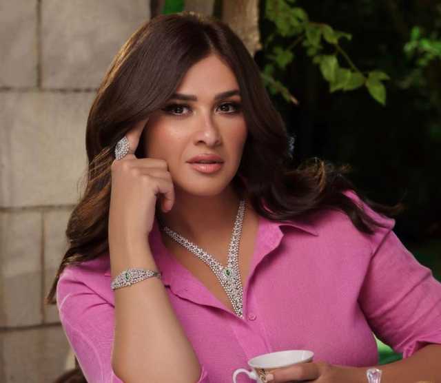ياسمين عبد العزيز تخطف الأنظار في أحدث جلسة تصوير
