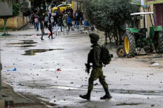 الاحتلال الإسرائيلي يعتقل 20 فلسطينيا من الضفة الغربية