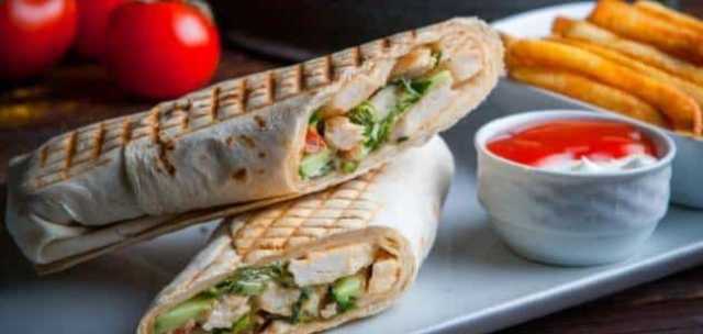 «أحلى من المطاعم».. طريقة عمل «شاورما الفراخ» بالمنزل