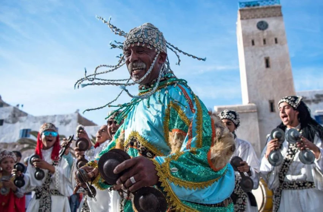 مهرجان كناوة وموسيقى العالم بالصويرة 2024: مشاركة باقة من أبرز الفنانين والموسيقيين العالميين في الدورة ال25