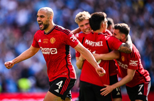 سفيان أمرابط يتوج رفقة مانشستر يونايتد بكأس إنجلترا