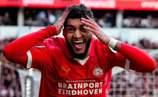 إسماعيل الصيباري يتوج بالدوري الهولندي رفقة فريقه بي إس في آيندهوفن