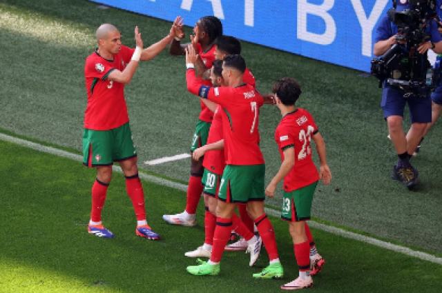البرتغال تهزم تركيا بثلاثية وتعبر إلى ثمن نهائي كأس أوروبا