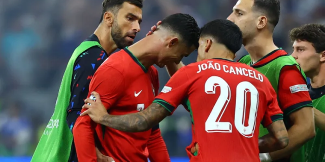 رونالدو يفسر نوبة بكاءه: كنت في الحضيض بعد إهدار ركلة جزاء