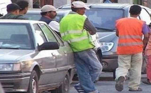 ساكنة واصحاب المحلات بتجزئة المنار 3 يشتكون من شطط حراس السيارات بالمنطقة
