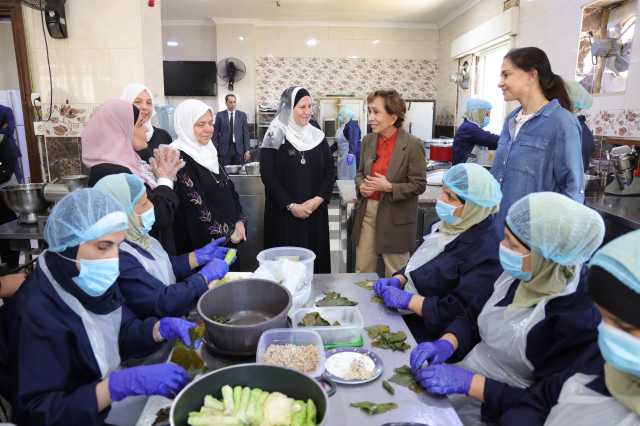 الأميرة بسمة بنت طلال تسلم دعم البر والإحسان لمشاريع إنتاجية في جمعية ذات النطاقين