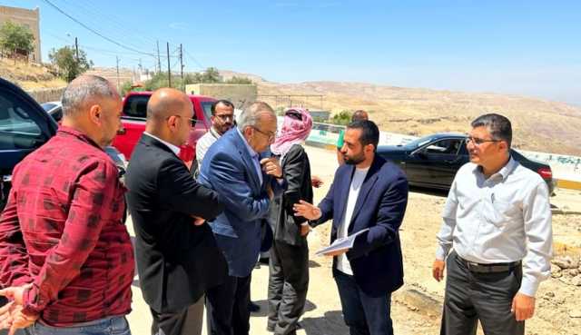 وزير الأشغال يتفقد الأضرار في بلدة العراق بالكرك ويوجه بتقديم دعم عاجل
