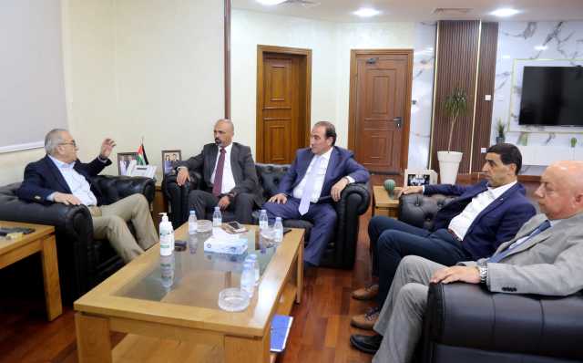 وزير الأشغال يلتقي رئيس اتحاد المقاولين الفلسطينيين
