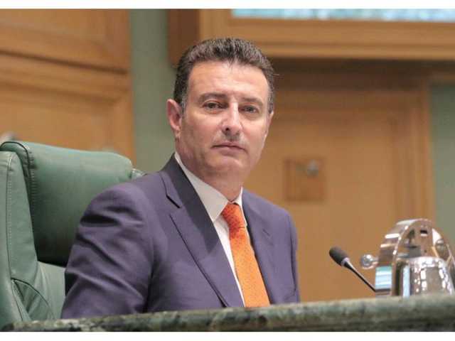 الصفدي يلتقي مطران البطريركية اللاتينية في الأردن