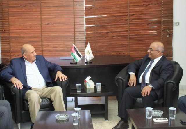 رئيس مجلس إدارة “الفوسفات” يزور نقابة الصحفيين
