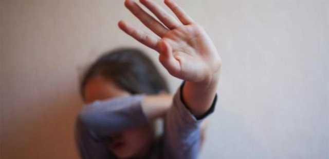 جريمة مروّعة تهز اليمن أب يقتل طفلته بحجر إثر خلافات أسرية
