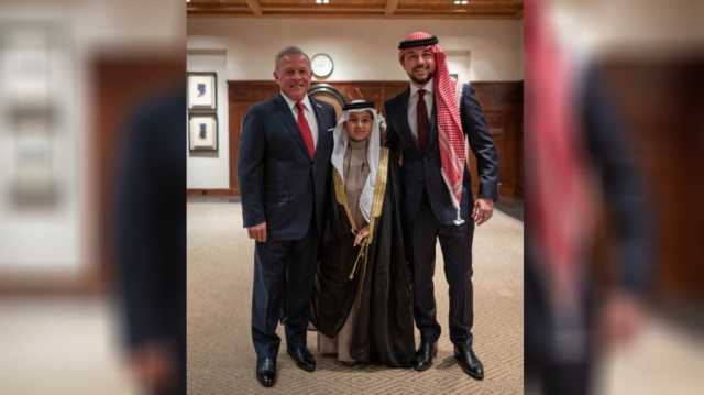 تعرف على الفتى الذي ابتسم له الملك عند دخوله منصة حفل الاستقلال