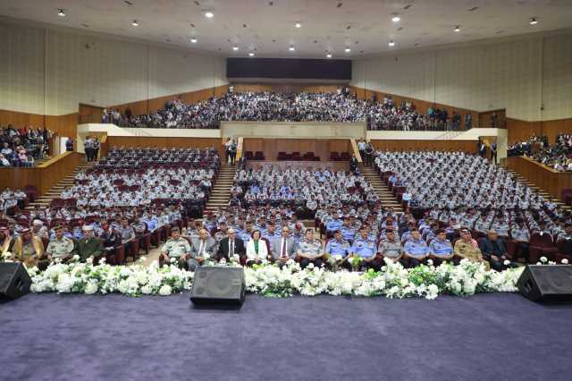 مدير الامن العام يرعى تخريج طلبة كلية الدفاع المدني