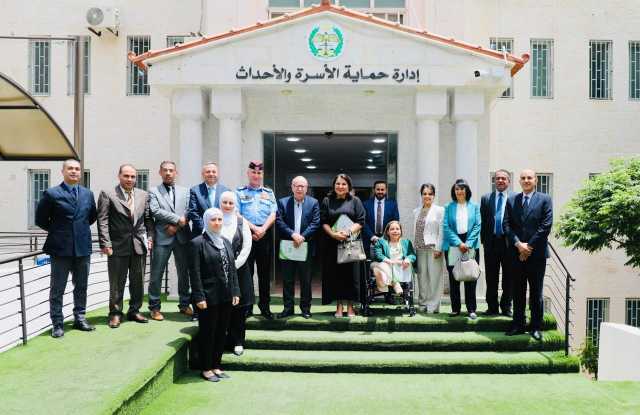 “لجنة المرأة في الأعيان” تزور إدارة حماية الأسرة والأحداث