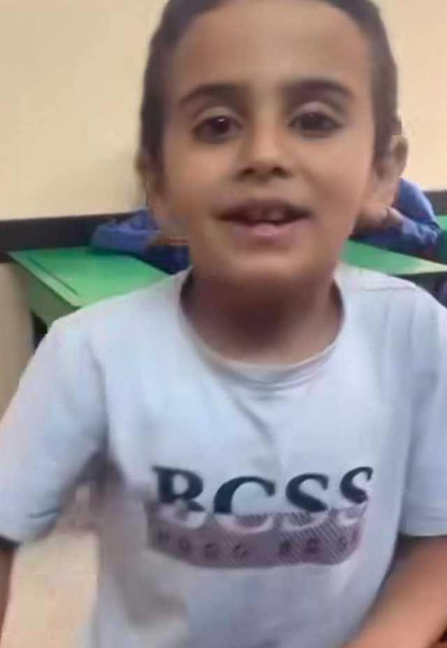 “بدي أعزم أهلي على صدر منسف”.. طفل يحتفل بأسهمه المدرسية بطريقته الخاصة