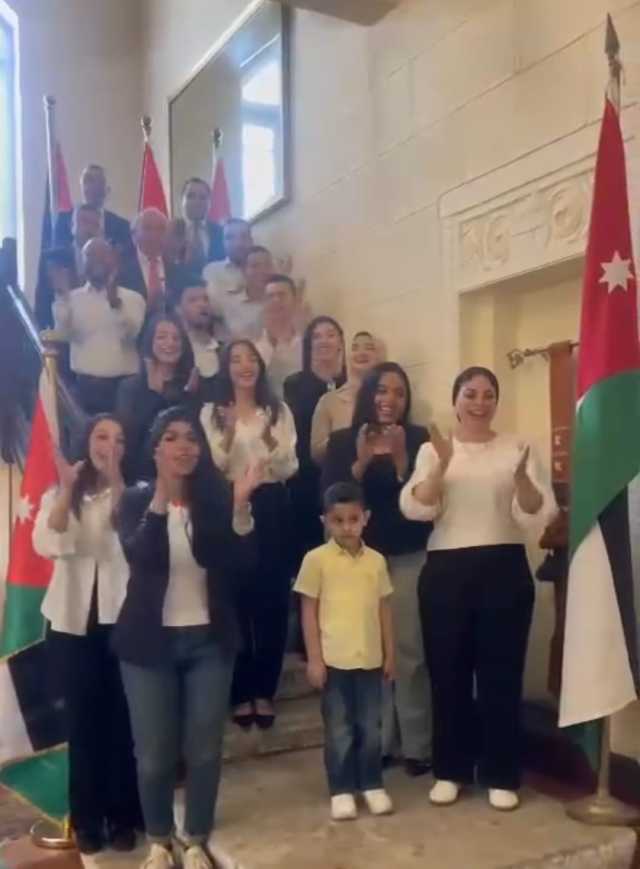 بالفيديو من مقر السفارة الأردنية في القاهرة كورال هارموني يغني لجلالة الملك والأردنيين