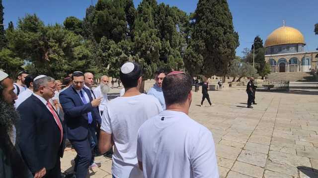 بن غفير يقتحم الحرم القدسي ويصلي لنجاح رئيس “الشاباك” الجديد