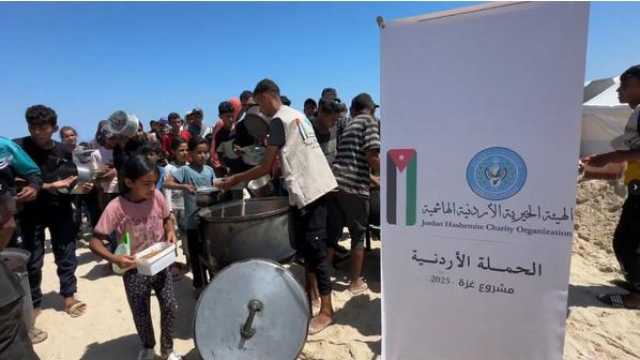 الحملة الأردنية و”الهيئة الخيرية” توزعان وجبات في جنوب غزة