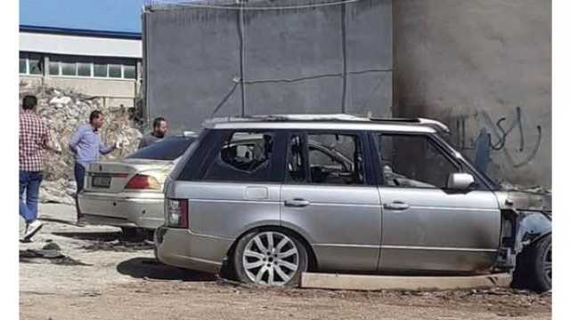 تحقيق مع عامل وطن أشعل النار بقش ما أدى لحرق مركبتين