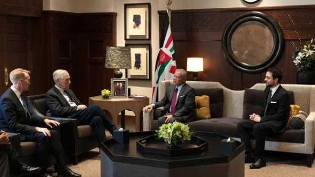 الملك يلتقي عضوين من مجلس الشيوخ الأمريكي لبحث الشراكة بين البلدين والتطورات في المنطقة