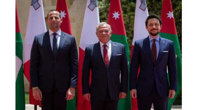 الملك ورئيس وزراء مالطا يؤكدان أهمية التنسيق لعلاج أطفال مرضى من قطاع غزة