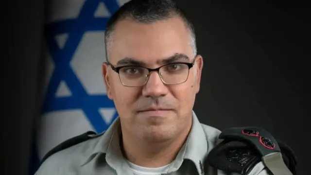 أفيخاي أدرعي يسخر من اغتيال قادة عسكريين إيرانيين