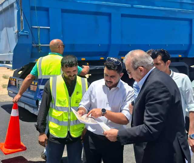 وزير الأشغال يتفقد مشاريع طرق استراتيجية في معان والعقبة